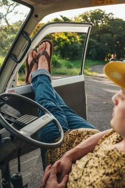 OluKai 'Ilikai Flip-Flops - Men's -Outdoor Product Sales 49295faf e5ed 4779 b374 56152b9c63ea